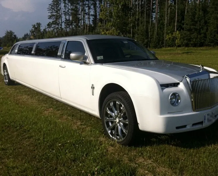 White Rolls-Royce Limousine White Rolls-Royce Limousine on offer