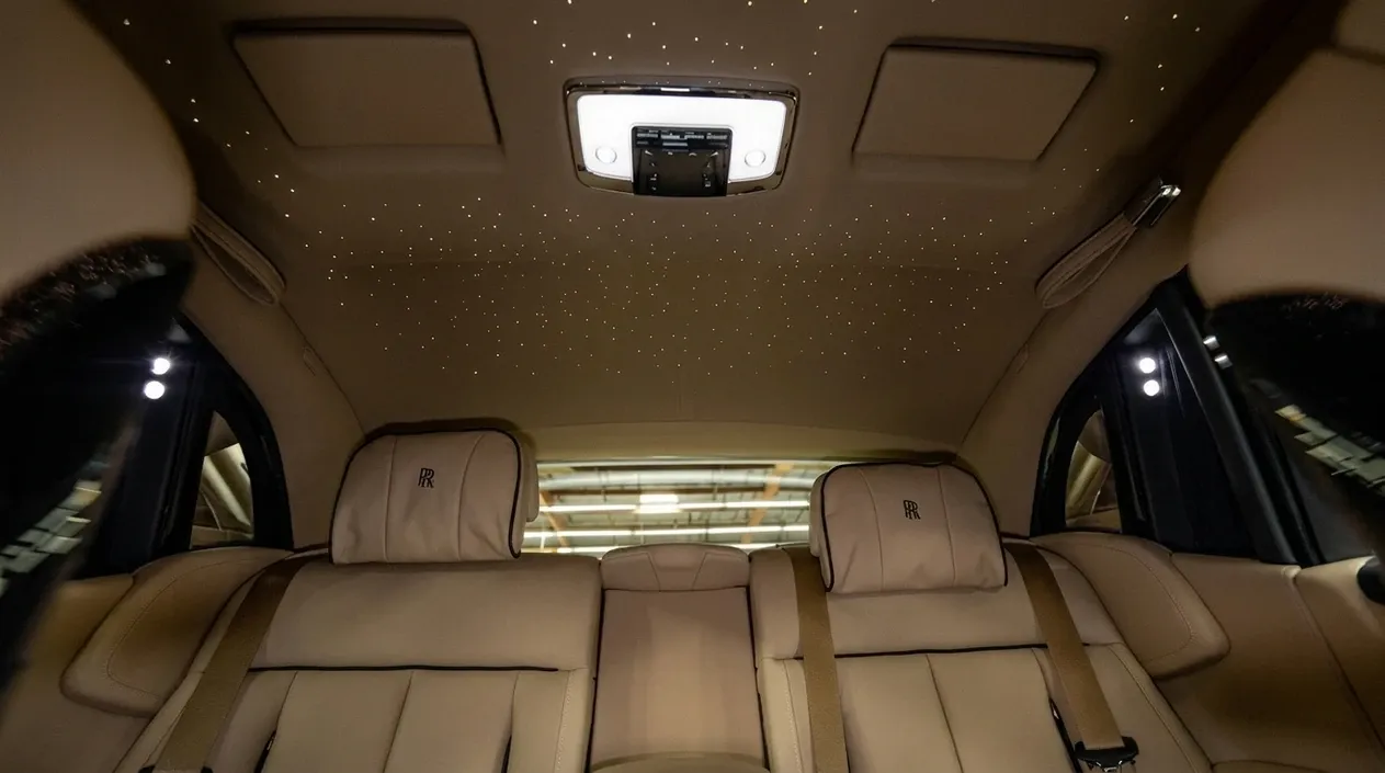 Rolls-Royce Phantom; view 3