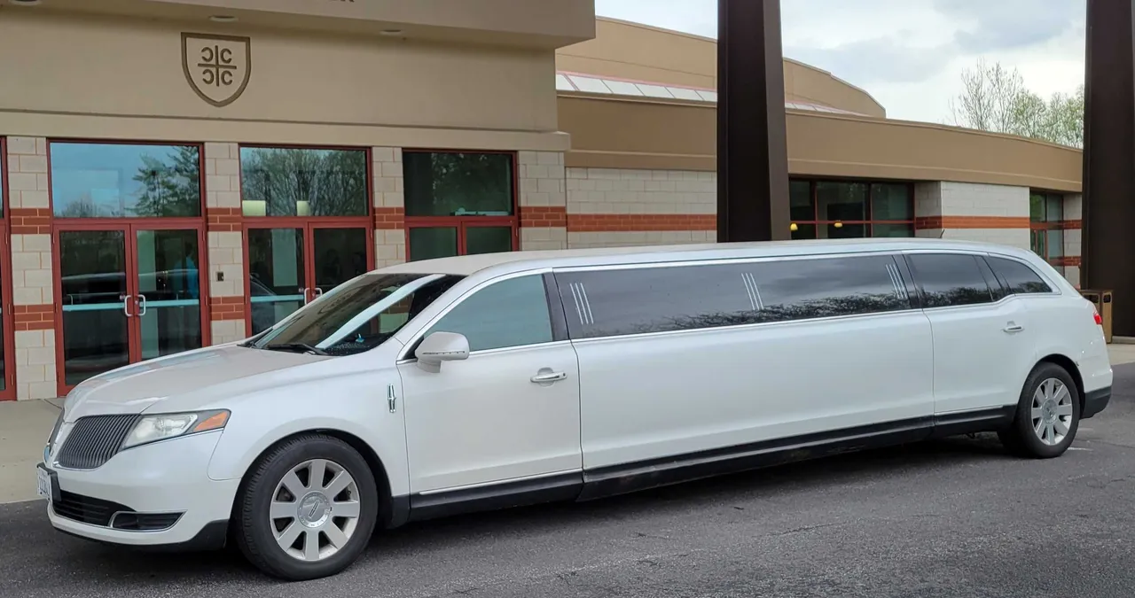 8 Passenger Stretch Limousine with tinted windows for limo rental in Triplett, MO