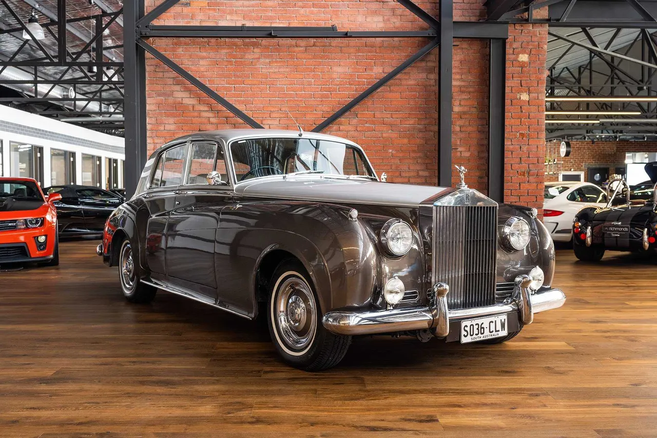 Vintage Rolls Royce 1959 Gray Vintage Rolls Royce 1959 for wedding car rental