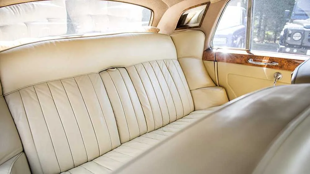 Vintage Rolls-Royce 1959 interior, photo 7 for wedding car rental in Keller, TX