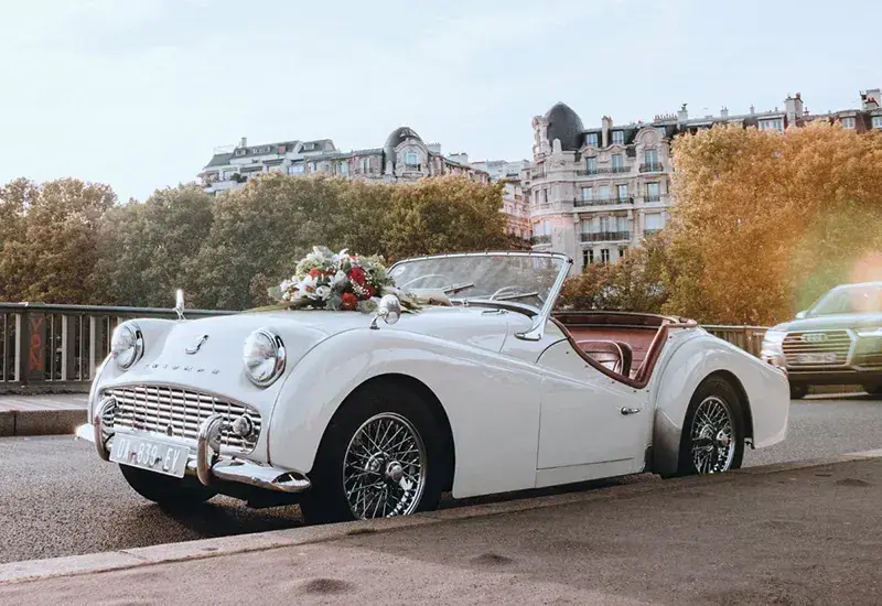 Classic convertible dressed for a wedding for wedding car rental in Loughman, FL